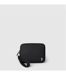 POUCH - Sac avec dragonne amovible en noir